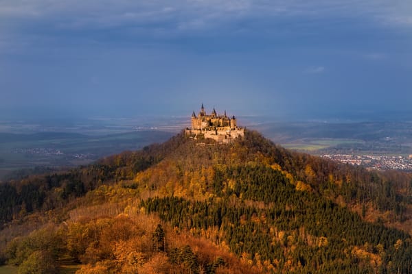 Обои Swabian Jura, Mount Hohenzollern, гора Гогенцоллерн, Germany, Швабский Альб, Hechingen, Замок Гогенцоллерн, Хехинген, Германия, Hohenzollern Castle, панорама, осень, лес, Baden-Württemberg, Баден-Вюртемберг, долина, замок, гора