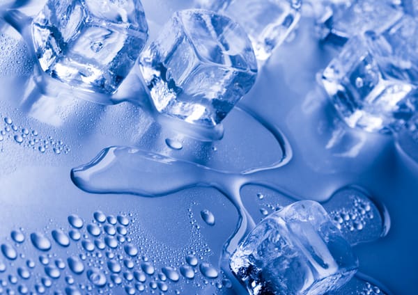 Обои water, вода, ice cube, кубик льда