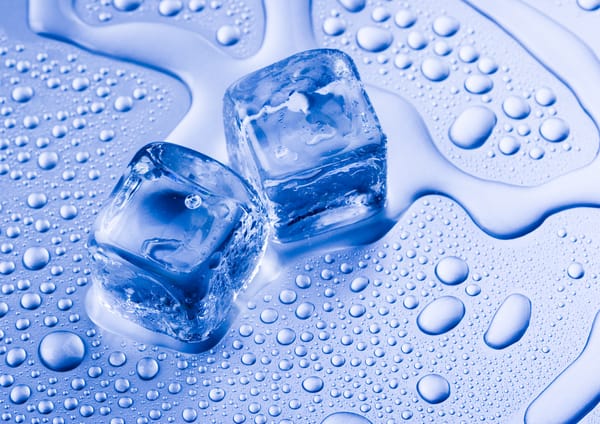 Обои water, ice cube, кубик льда, вода