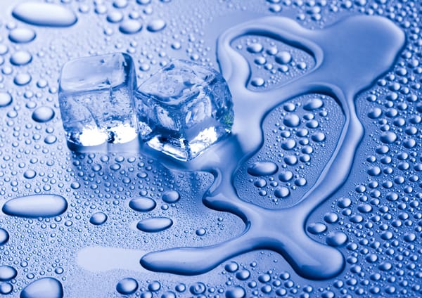 Обои water, вода, кубик льда, ice cube