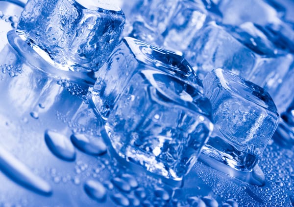 Обои вода, water, ice cube, кубик льда