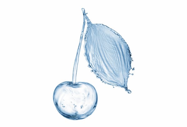 Обои Черешня из воды, Cherry from the water, splashing water, брызги, вода