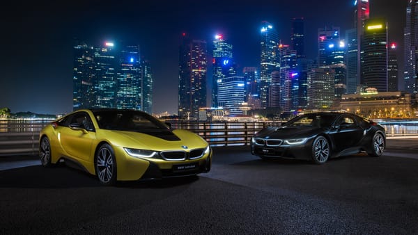 Обои BMW i8, ночной город, Frozen Yellow Edition