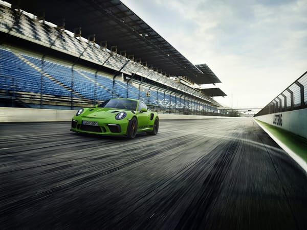 Обои облака, движение, купе, 911 GT3 RS, ограждение, трасса, Porsche, асфальт, трибуны, небо, 2018