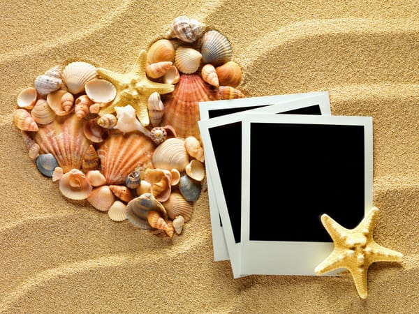 Обои sand, heart, ракушки, starfishes, песок, texture, seashells, photo frame, сердце