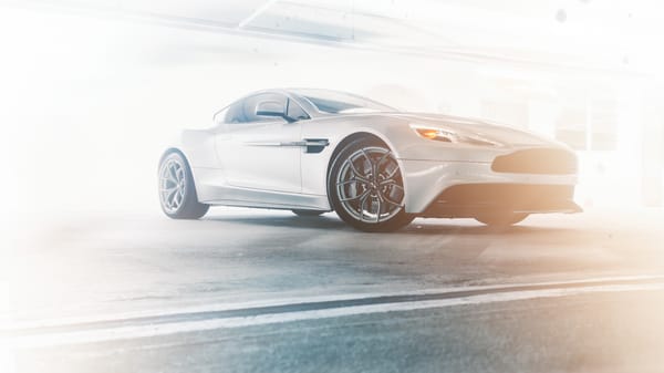 Обои Aston Martin, серебристый, front, silvery, Vanquish, William Stern, ванквиш, астон мартин