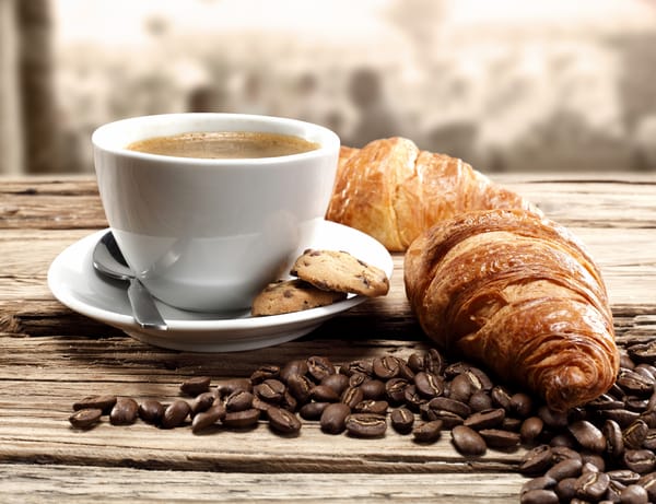 Обои круассаны, croissants, biscuits, кофейные зерна, печенье, coffee, кофе, coffee beans