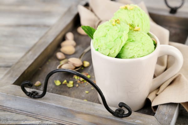 Обои кружка, mug, мороженое, десерт, desserts, pistachios, фисташки, ice creams