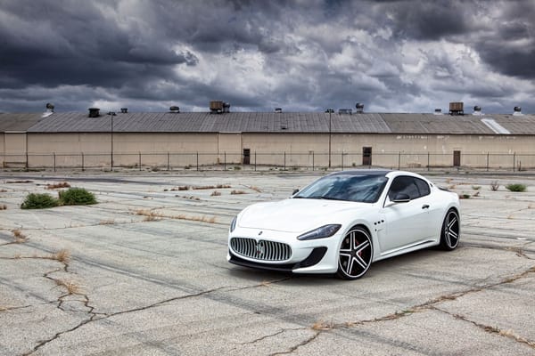 Обои асфальт, white, грантуризмо, MC Stradale, GranTurismo, мазерати, белый, Maserati, трещины