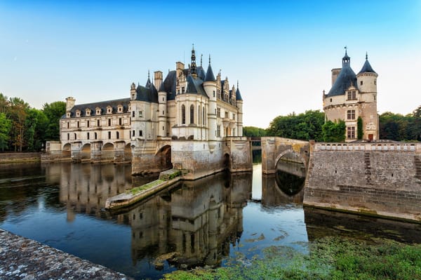 Обои небо, Франция, замок, Chenonceau, мост, деревья, пруд, ров