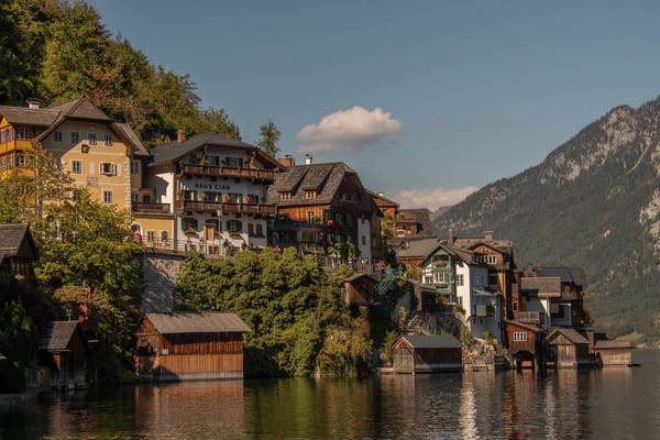 Обои вода, Austria, Австрия, дома, горы, Lake Hallstatt, Халльштатт, Гальштат, Гальштатское озеро, озеро, Hallstatt