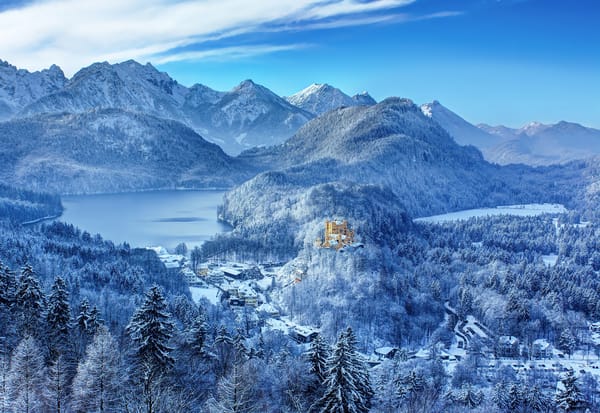 Обои Германия, горы, замок, южная Бавария, озёра, зима, Хоэншвангау, снег, Гогеншвангау, лес