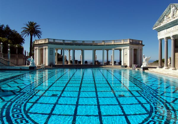 Обои Hearst Castle, Сан-Симеон, бассейн Нептуна, колонны, США, архитектура, Калифорния, небо