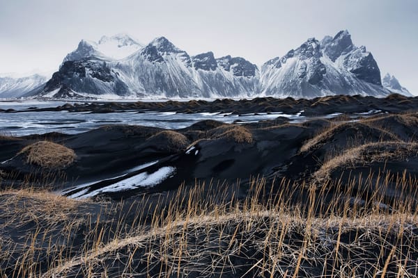 Обои Исландия, Vestrahorn, горы, небо, чёрный песок, Stockksness, трава