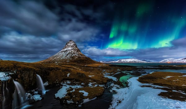 Обои Исландия, гора, водопад, скалы, снег, вулкан, ночь, Kirkjufell, северное сияние