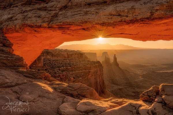 Обои США, Юта, утро, национальный парк Каньонлендс, природная арка, свет, Mesa Arch, солнца, скалы, лучи, штат