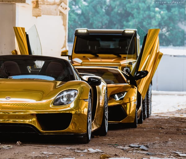 Обои Porsche 918, Lamborghini Aventador, Mercedes 6x6, Golden