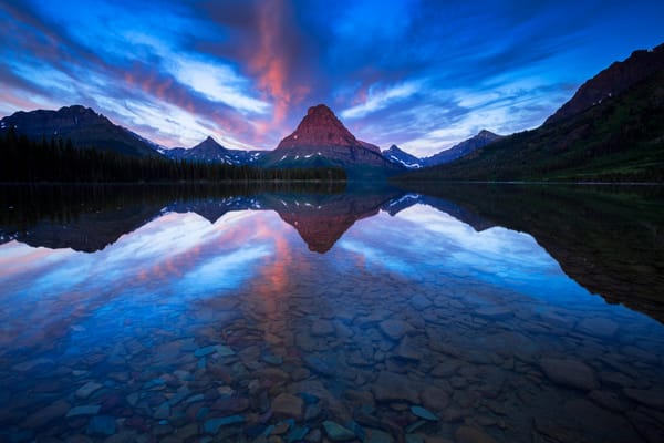 Обои Sinopah Mountain, Two Medicine Lake, Glacier National Park, лодка, горы, отражение, озеро, Montana