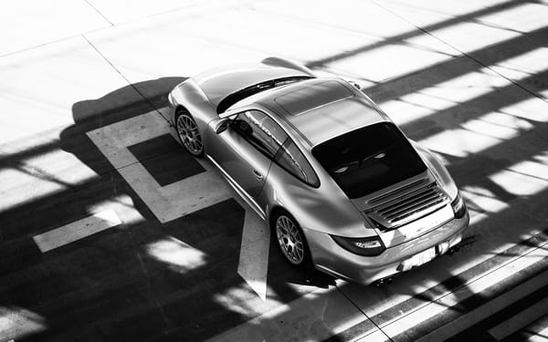 Обои porsche, black and white, carrera, supercar