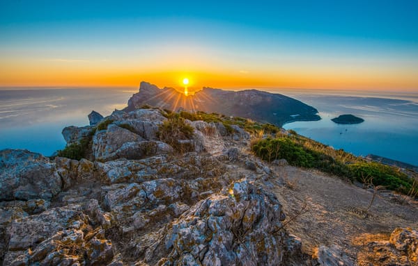 Обои Cap de Formentor, Средиземное море, восход, Мыс Форментор, Mediterranean Sea, Мальорка, море, мыс, Majorca, Испания, Spain, скалы, рассвет