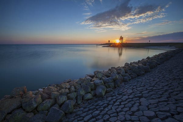 Обои IJsselmeer lake, берег, озеро Эйсселмер, Netherlands, озеро, маяк, камни, закат, Нидерланды