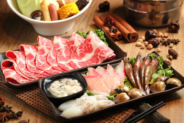 Обои ассорти, креветки, блюда, японская кухня, бадьян, кальмары, морепродукты, специи, корица, мясо, моллюски, рыба