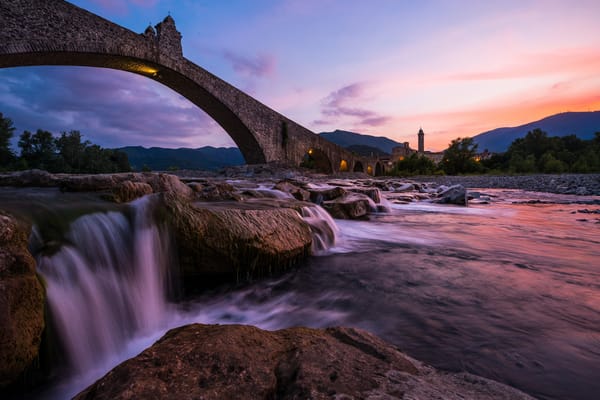 Обои Ponte Gobbo, Мост Гоббо, Humpback bridge, река, Италтя, мост, Bobbio, Боббио, Trebbia River, камни, Italy, река Треббия