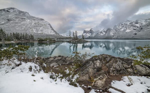 Обои Lake Minnewanka, Альберта, Banff National Park, Canada, Канада, Банф, Alberta, горы, озеро, Озеро Минневанка, Canadian Rockies, Канадские Скалистые горы, отражение