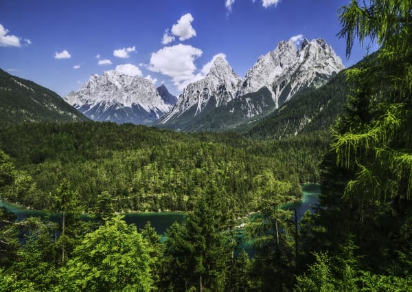 Обои Zugspitze, Bavaria, Alps, Wetterstein Mountains, Альпы, Цугшпитце, хребет Веттерштайн, панорама, Бавария, Germany, лес, Германия, река, горы