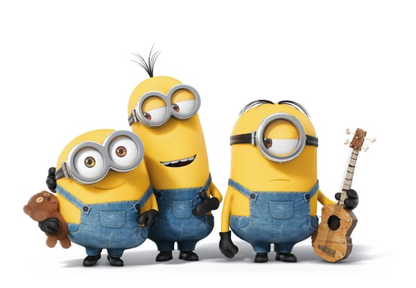 Обои Minions, желтые, плюшевый, игрушка, мультфильм, гитара, белый фон, Миньоны, мишка, очки, комбинезоны, трое