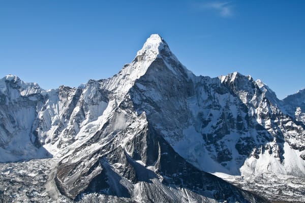 Обои Ледник, Loktāntrik, Демократическая, Dablam, создателя, пик, Гималаи, Кхумбу, голубОЕ, воздух, Ama Dablam, белый, Sanghiya, тени, растения, Himalayas, скалы, Республика, лед, склоны, Ама-Даблам, свет, от, горы, большая, Федеративная, тучки, природа, Ganatantra, снег, непревзойденная, пейзаж, Peak, зрелище, Ama, зе