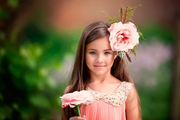 Обои Little Flower, child photography, цветок, девочка, улыбка, beautiful eyes