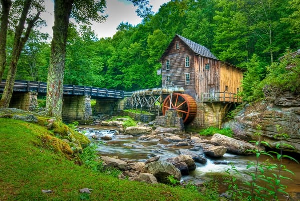 Обои США, ручей, Babcock State Park, лес, деревья, мост, камни, водяная мельница