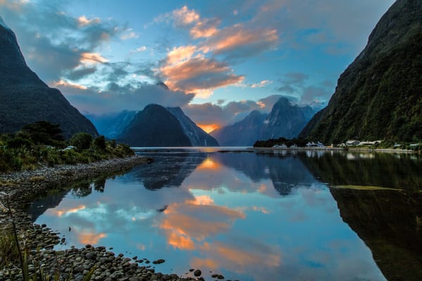Обои Milford Sound, New Zealand, Милфорд-Саунд, залив, фьорд, Новая Зеландия, горы, отражение