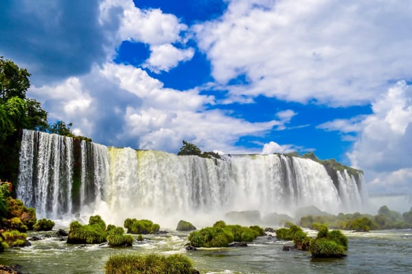 Обои Iguazu Falls, Бразилия, водопад, облака, Водопад Игуасу, небо, кочки, Brazil