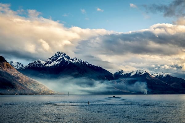 Обои Новая Зеландия, горы, Queenstown, облака, побережье, море