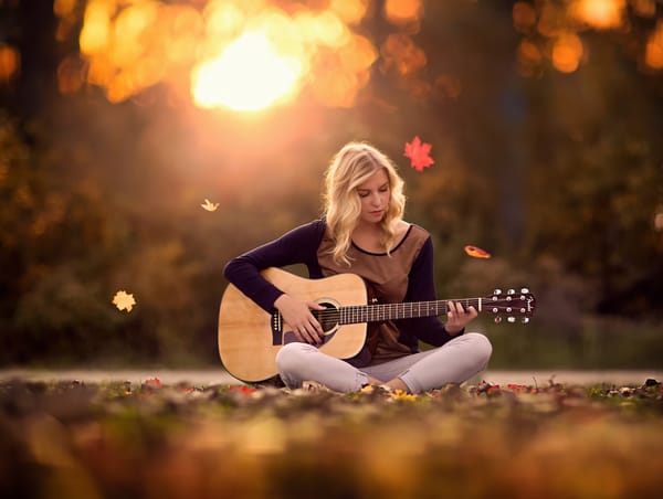 Обои Autumn Melody, девушка, осень, гитара