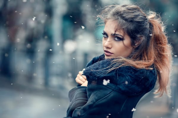 Обои Cold outside, Alessandro Di Cicco, девушка, мех, прелесть, снег, холод