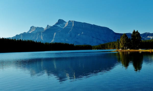 Обои Two Jack Lake, озеро, Banff National Park, горы, Альберта, лес, Канада
