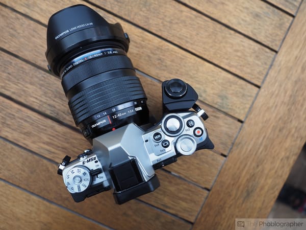 Обои camera, professional, table, wood
