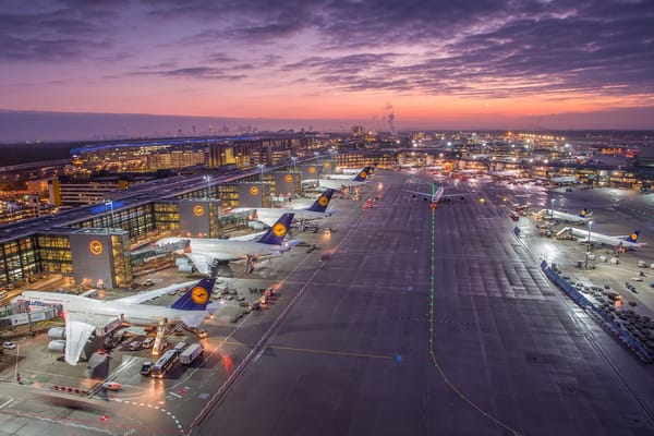 Обои Sunrise, Frankfurt Airport, Germany