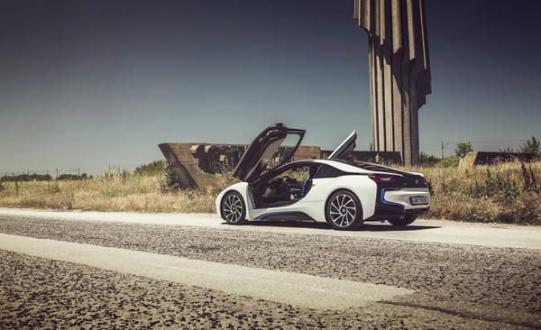 Обои BMW i8, дорога, линия электропередач