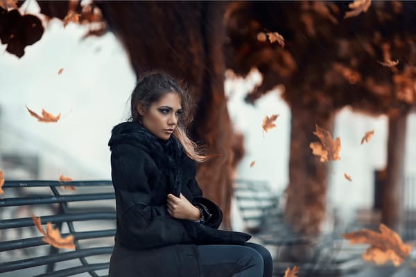 Обои Cold Autumn, девушка, холод, Alessandro Di Cicco, ветер, листья