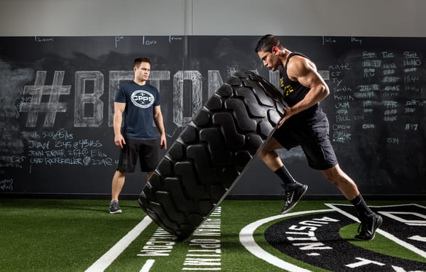 Обои crossfit, giant tire, pose, strength