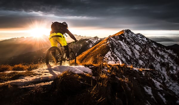Обои Mountain Bike, адреналин, бездорожье, снег, горный, горы, экстрим, байк, велосипед