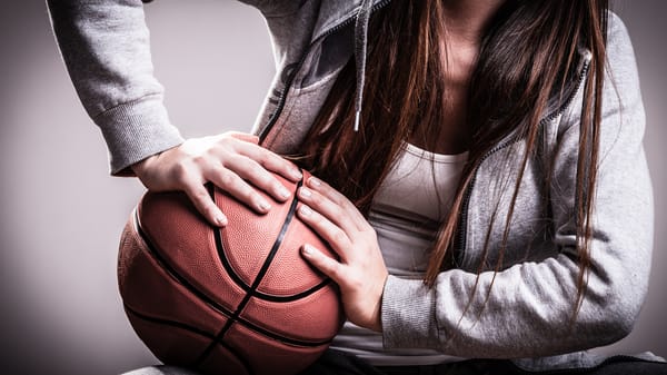 Обои woman, basketball, ball