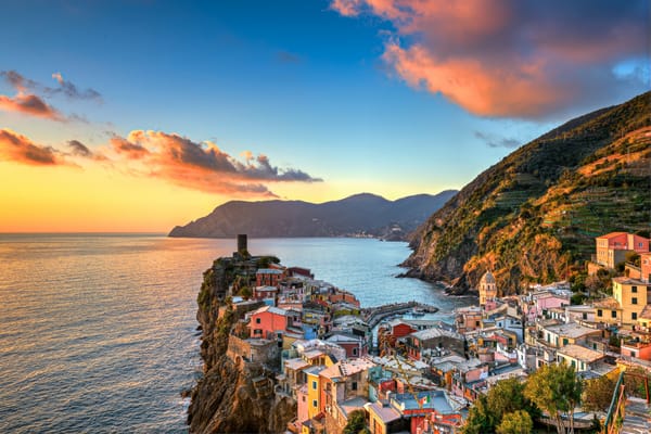 Обои Vernazza, Cinque Terre, Италия, Лигурия, Лигурийское море, море, Liguria, здания, закат, Italy, побережье, горы, Чинкве-Терре, Ligurian Sea, Вернацца