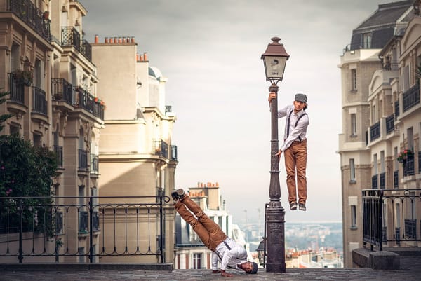 Обои French Wingz, танцор, город