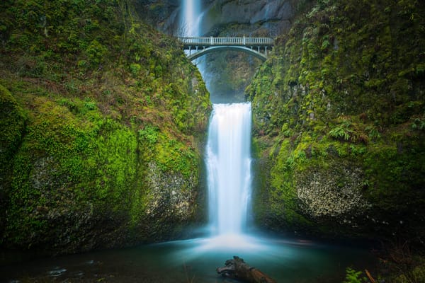 Обои Multnomah falls, Benson Bridge, мост, водопад Малтнома, Oregon, водопад, мост Бенсона, каскад, Орегон, Columbia River Gorge