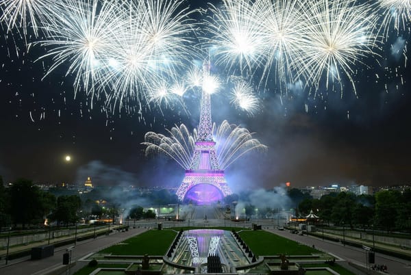 Обои Эйфелева башня, Франция, ночь, фейерверк, Париж, Eiffel Tower